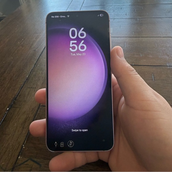 Samsung Galaxy S23. Phone in purple - Picture 8 of 11